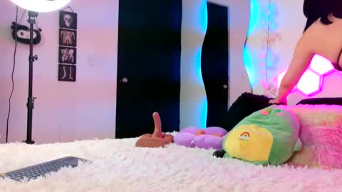 velvetvibes_ online show from 6, 4, 2026