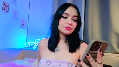 velvetvibes_ online show from 4, 6, 2026