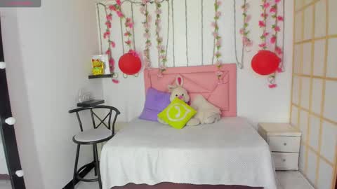 Snapshot of venus_latin_01 chatting on 10, 9, 2025 Mary online show from 10, 9, 2025