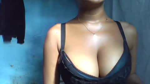 Snapshot of verolla31 chatting on 31, 1, 2025 verolla31 online show from 31, 1, 2025