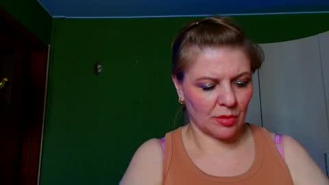 Snapshot of veronikawgold chatting on 5, 5, 2026 VeronikawGold online show from 5, 5, 2026