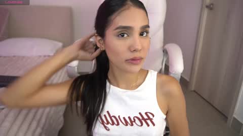 Snapshot of veroniqe_lounge chatting on 7, 3, 2026 V A L help me reach 100likes online show from 7, 3, 2026