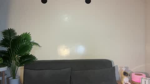Snapshot of via_olala chatting on 19, 9, 2025 via_olala online show from 19, 9, 2025