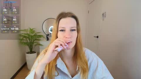 Snapshot of viamltdreamer chatting on 7, 10, 2025 viamltdreamer online show from 7, 10, 2025