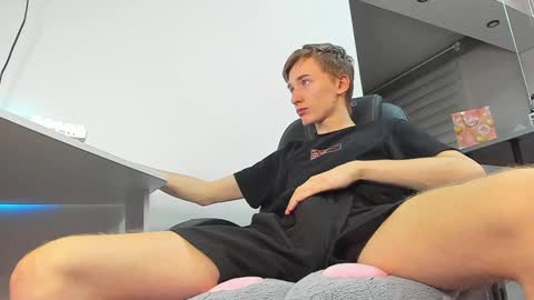 Snapshot of vibemygirl chatting on 4, 2, 2025 vibemygirl online show from 4, 2, 2025