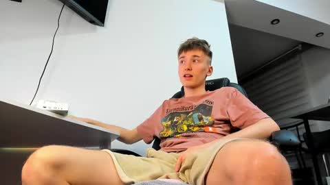 Snapshot of vibemygirl chatting on 26, 2, 2025 vibemygirl online show from 26, 2, 2025