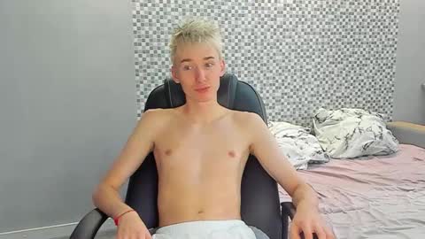 Snapshot of vibemygirl chatting on 10, 9, 2025 vibemygirl online show from 10, 9, 2025