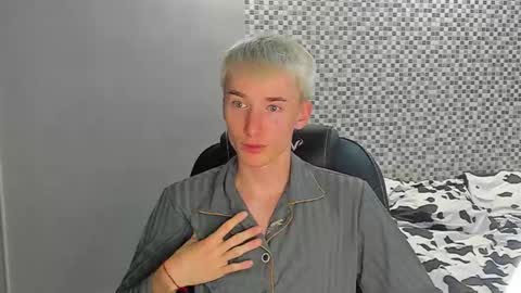 Snapshot of vibemygirl chatting on 15, 9, 2025 vibemygirl online show from 15, 9, 2025