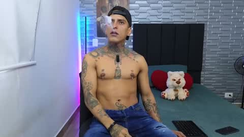 Snapshot of vicctorzc chatting on 11, 1, 2025 Victor cardenas online show from 11, 1, 2025