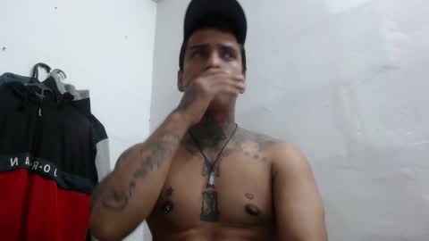 Snapshot of vicctorzc chatting on 24, 11, 2025 Victor cardenas online show from 24, 11, 2025