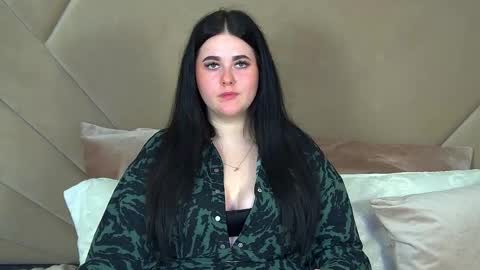 Snapshot of vickibrooks chatting on 4, 2, 2025 VickiBrooks online show from 4, 2, 2025