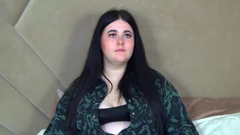 Snapshot of vickibrooks chatting on 4, 2, 2025 VickiBrooks online show from 4, 2, 2025