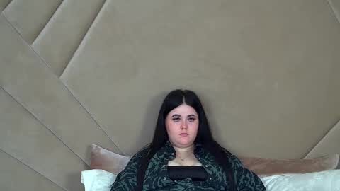 Snapshot of vickibrooks chatting on 4, 2, 2025 VickiBrooks online show from 4, 2, 2025