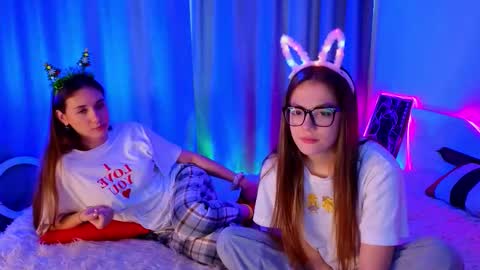 Stacy  Charlotte Lolaon keyboard online show from 21, 12, 2025