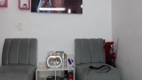 Snapshot of vickyxdany chatting on 23, 2, 2025 vickyxdany online show from 23, 2, 2025