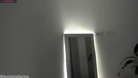 Victoria Santos online show from 29, 3, 2026