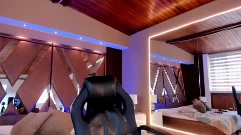 Snapshot of victoria_mooree chatting on 15, 12, 2025 Victoria Everyday From 1400 to 2130 Col Time online show from 15, 12, 2025