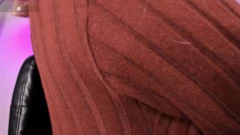 Snapshot of victoria_qq chatting on 24, 10, 2025 D A N I online show from 24, 10, 2025