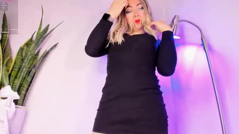 Snapshot of victoria_qq chatting on 31, 10, 2025 D A N I online show from 31, 10, 2025