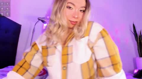 Snapshot of victoria_qq chatting on 28, 11, 2025 D A N I online show from 28, 11, 2025