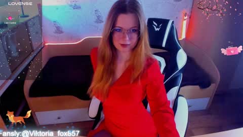 Snapshot of victoria_the_fox chatting on 7, 1, 2025    -   The Divine Fox online show from 7, 1, 2025