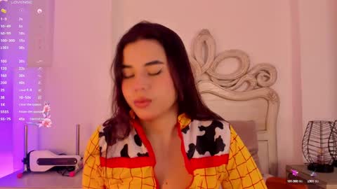 Snapshot of victoria_vallejo chatting on 6, 2, 2025 victoria  online show from 6, 2, 2025