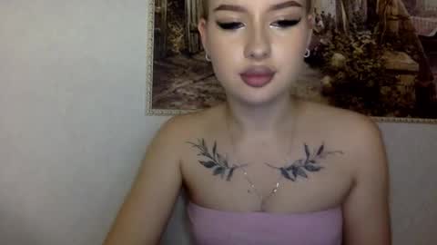victoriacrystal_ online show from 6, 10, 2025