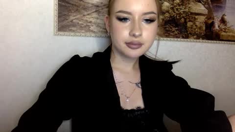 victoriacrystal_ online show from 7, 10, 2025