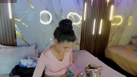 Snapshot of victoriaduarte chatting on 21, 11, 2025 Victoria online show from 21, 11, 2025