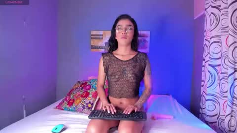 Snapshot of victoriameller chatting on 13, 11, 2025 victoriameller online show from 13, 11, 2025