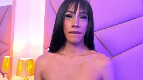 Snapshot of victoriaross1 chatting on 17, 2, 2025 VictoriaRoss online show from 17, 2, 2025