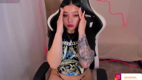 V  I C  T O R I A  online show from 1, 11, 2025