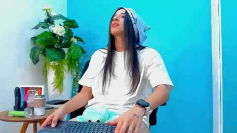 viictoriiasaenz online show from 2, 3, 2026