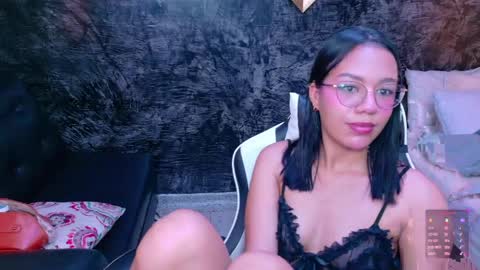 Snapshot of viiolet__moon chatting on 5, 5, 2026 Violet online show from 5, 5, 2026