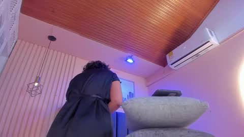 Snapshot of viiolett_lee chatting on 23, 12, 2024 Viiolett online show from 23, 12, 2024
