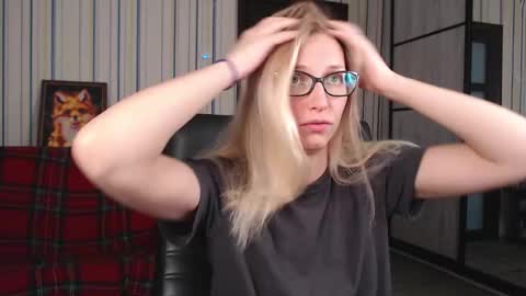 Snapshot of vikaericka chatting on 31, 10, 2025 Vika online show from 31, 10, 2025