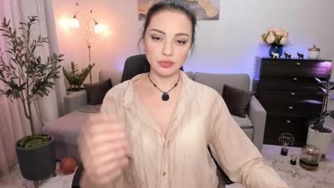 Snapshot of vikibellson chatting on 7, 6, 2026 Viki Bellson online show from 7, 6, 2026