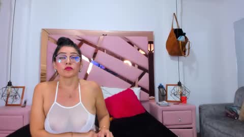 vikiTomson online show from 25, 1, 2025