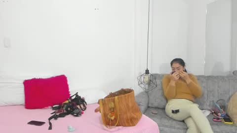 vikiTomson online show from 20, 2, 2025