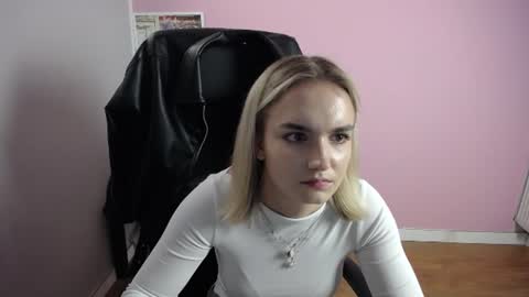 Snapshot of viktoria_lovely chatting on 12, 6, 2026 viktoria_lovely online show from 12, 6, 2026