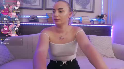 Snapshot of viktoriablue chatting on 8, 10, 2025 Viktoria online show from 8, 10, 2025