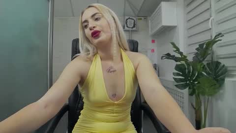 Snapshot of viktoriablue chatting on 15, 10, 2025 Viktoria online show from 15, 10, 2025