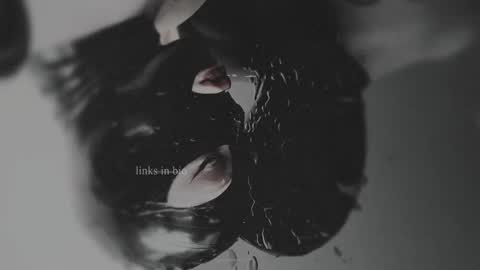 Diva Silvia online show from 2, 2, 2025