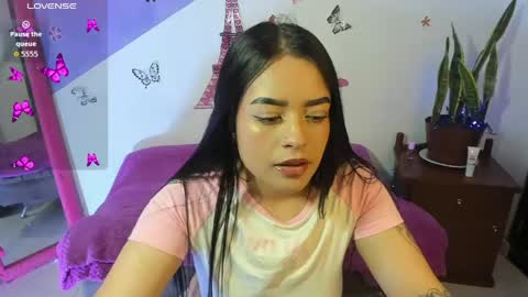 Snapshot of vio_let_ chatting on 31, 5, 2026 Daniela online show from 31, 5, 2026