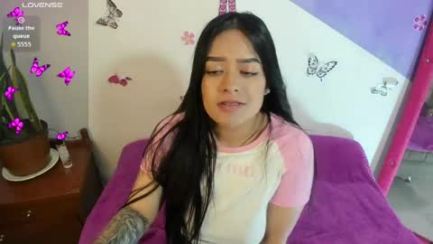 Snapshot of vio_let_ chatting on 8, 6, 2026 Daniela online show from 8, 6, 2026