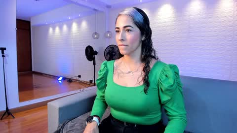 Violett  Everyday From 0530 to 1430 Col Time online show from 30, 1, 2025