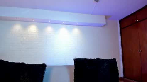 Violett  Everyday From 0530 to 1430 Col Time online show from 15, 1, 2026