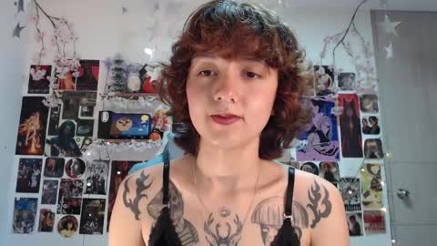Snapshot of violet_bluee chatting on 24, 2, 2025 Violet online show from 24, 2, 2025