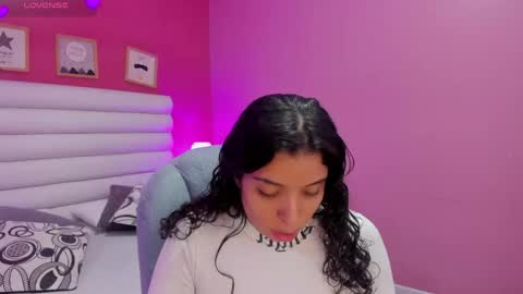 Snapshot of violet_sinclair chatting on 5, 6, 2026 violet_sinclair online show from 5, 6, 2026