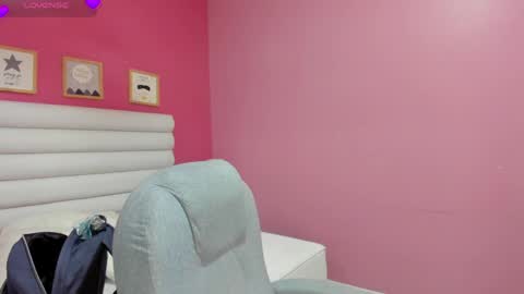 Snapshot of violet_sinclair chatting on 6, 6, 2026 violet_sinclair online show from 6, 6, 2026
